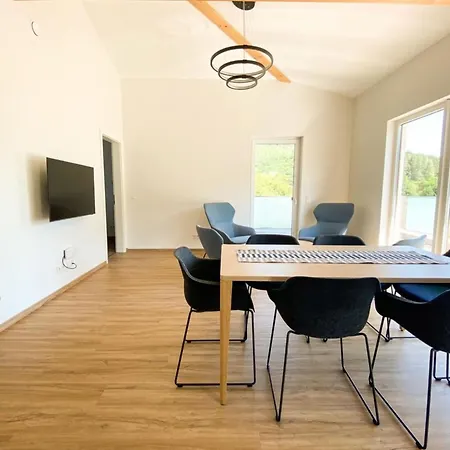 310 Lux Furnished Flat Beaufort